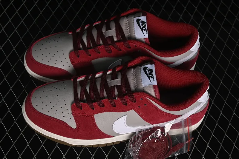 All categories Nk SB Dunk Series Nk SB Dunk Low High-end customized low-top sneakers Nike SB Dunk Low white and red low-top casual sneakers IB6399-004
